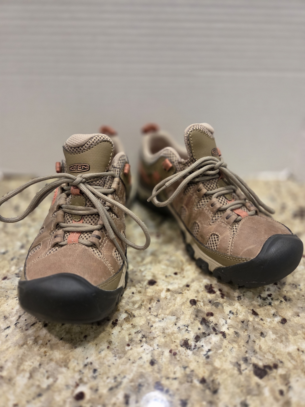 Keen Targhee Vent 1018582 Sandy/Cornstalk Hiking Shoes Lace up Women's Size 8